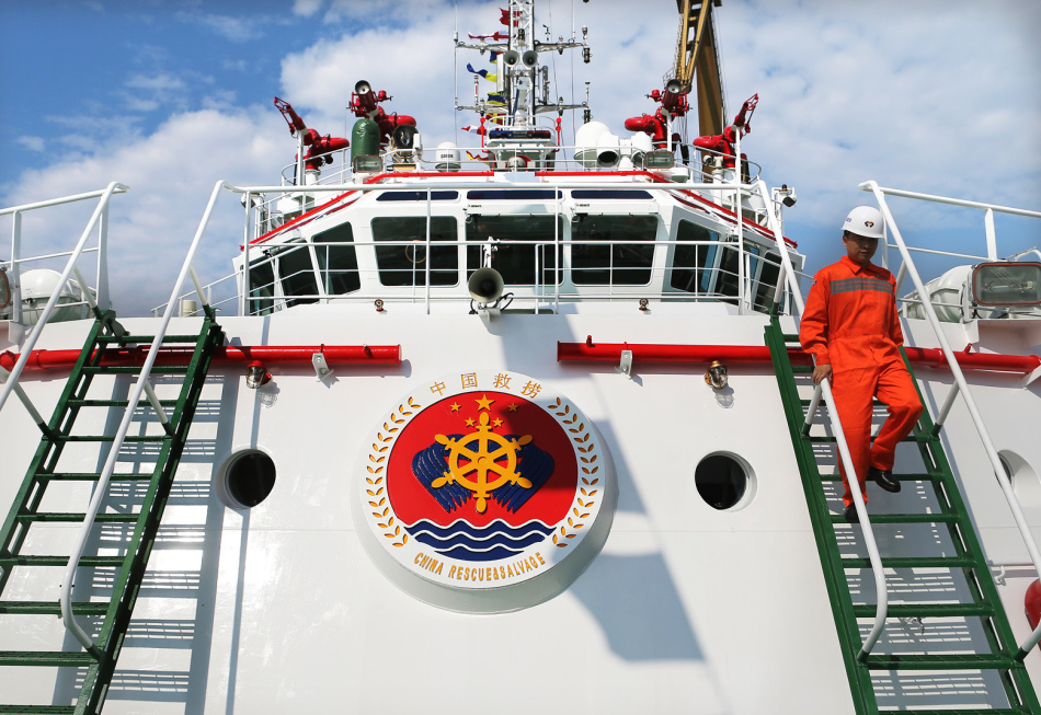 中国最大远洋救助船"东海救101"轮交付使用