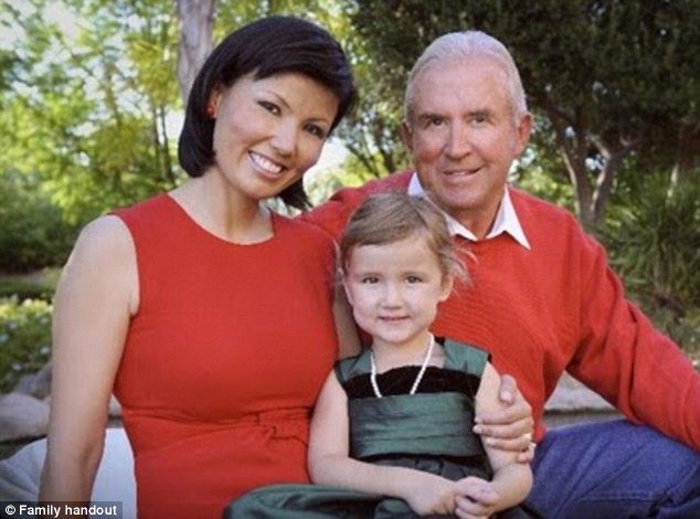 美国亿万富翁托马斯一家坠机原因:调皮女儿踢坏系统(图)