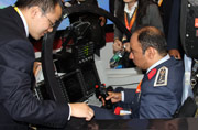 埃及军官亲驾L15教练机