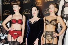 “最贵脱衣舞娘”万提斯发布新内衣 开胸抢镜