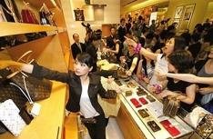 中国人成奢侈品最大买主 买了全球25%的奢侈品