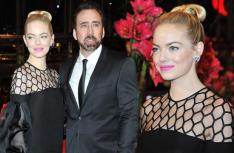 凯奇亮相《克鲁德一家》首映 艾玛镂空裙秀性感