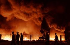 天津一企业发生火灾 烟雾弥漫至市区