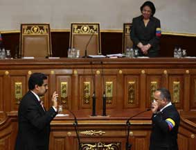 马杜罗宣誓就职委内瑞拉代总统