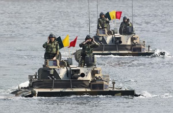 韩国K-21两栖战车进水曾让一名士兵丧命