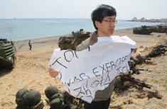 韩民众抗议韩美军演遭驱逐