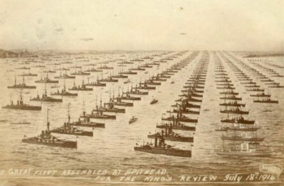 1914年英王阅舰式时大舰队的照片的明信片