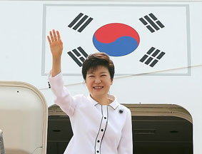 朴槿惠启程离开首尔