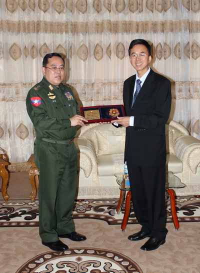 驻缅甸大使杨厚兰会见缅甸国防部长韦伦