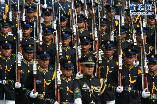 【菲律宾军队举行阅兵式】">【菲律宾军队举行阅兵式】