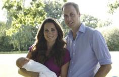 英公布威廉夫妇全家福