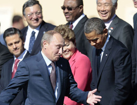 G20拍全家福 奥巴马低头不看普京