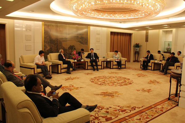 外交部副部长翟隽、亚洲司副司长杨健会见印方代表