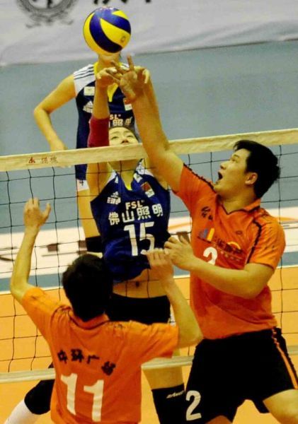 历数体坛性别大战 中国女拳王暴虐泰拳师傅