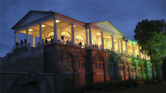 一起去旅行     观光旅行     过去郊区是许多沙皇庄园和夏宫的所在地