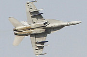 美国F-18战机全副武装