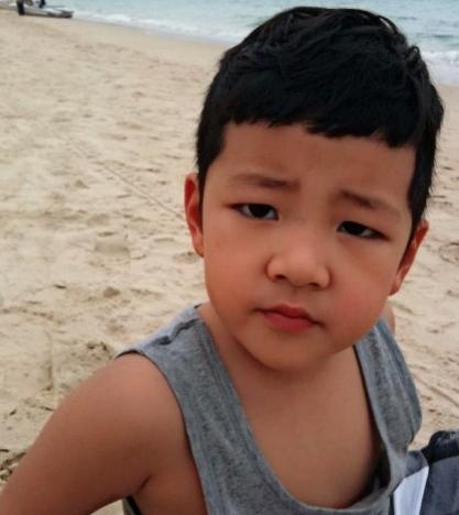 石头郭子睿沙滩裸照曝光 网友:快看人鱼线