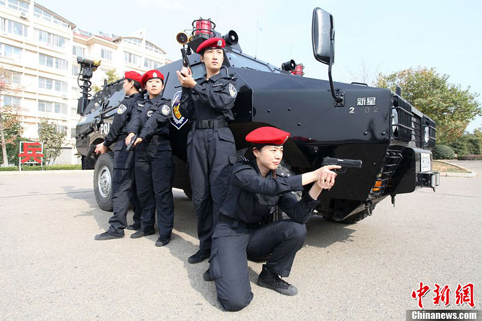 青岛女警用上国产高精尖大狙(1/8)