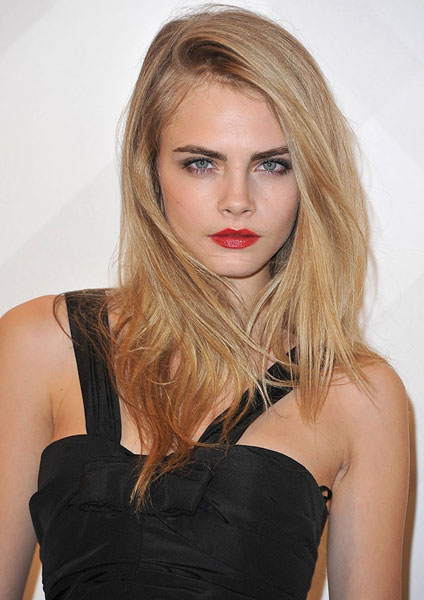 鬼马超模卡拉·迪瓦伊转战音乐圈录制唱片