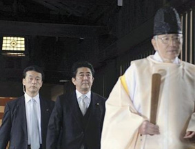 日本首相安倍晋三参拜靖国神社