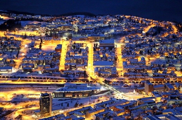 挪威小镇纳尔维克上演"极夜"梦幻之剧(图)