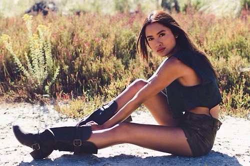 超模卡珊德拉最新性感内衣写真