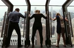 芝加哥摩天楼开放304米高透明观景台 挑战游客胆量