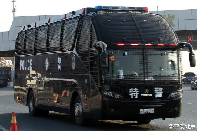 运兵车:续航里程1000公里.