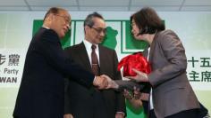 民进党主席交接 蔡英文正式就任第15任党主席