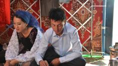 新疆哈萨克族小伙迎娶台湾姑娘 女方陪嫁100只羊