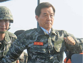 韩国新防长刚上任即访延坪岛