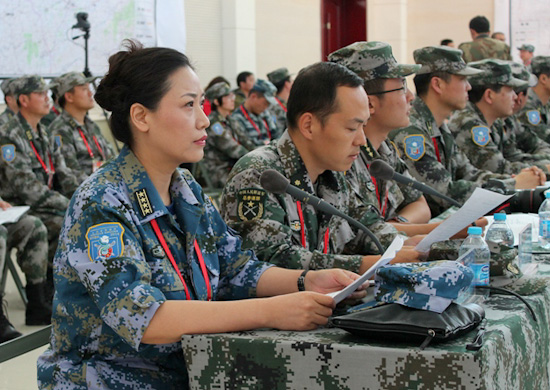 俄军记者镜头下的解放军女大校