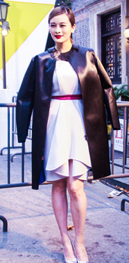 中国超模刘雯9月17日米兰街拍