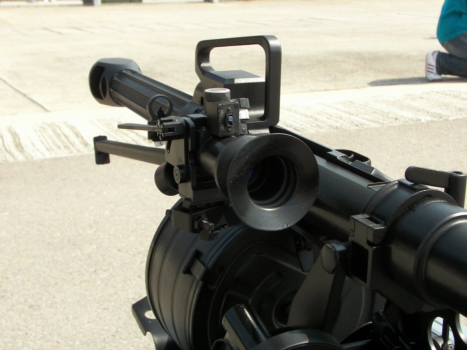 4/9) 全屏播放| 幻灯播放|查看全图   qlz-87式35毫米自动榴弹发射器