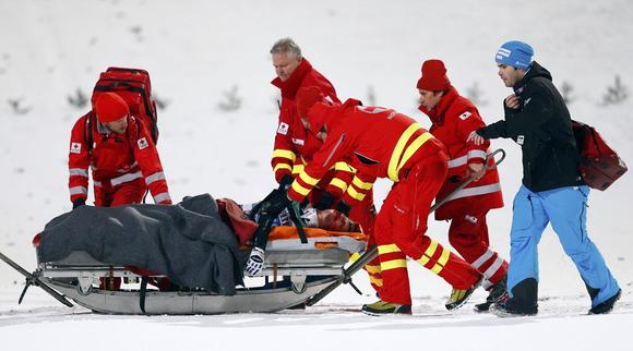 跳台滑雪选手百米摔下 脸部着地一度昏迷(图)