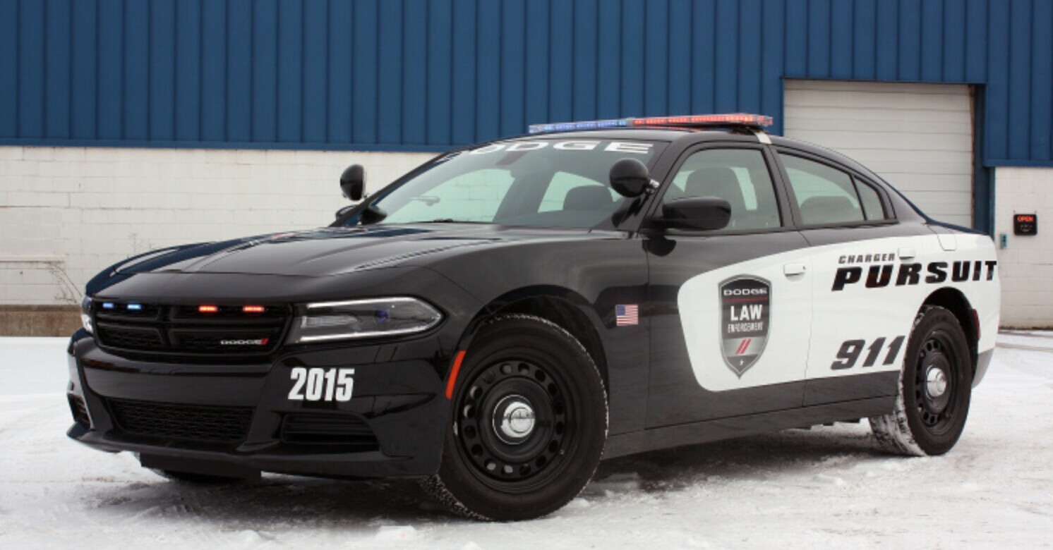 时刻面临挑战 外媒试驾道奇警车体验