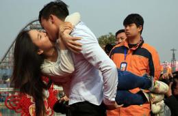 上海接吻大赛 情侣“晒吻”秀浪漫