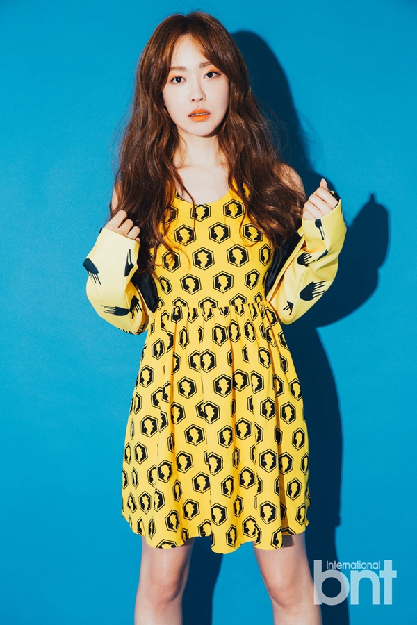 after school前成员刘小英拍写真 牛仔热裤秀美腿