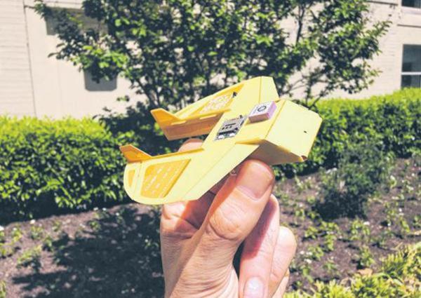 美国军方打造手掌大小迷你无人机 灵感源自蝉