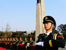 抗美援朝烈士遗骸安葬仪式举行