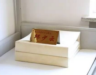 63年了 邱少云的床铺还一直在