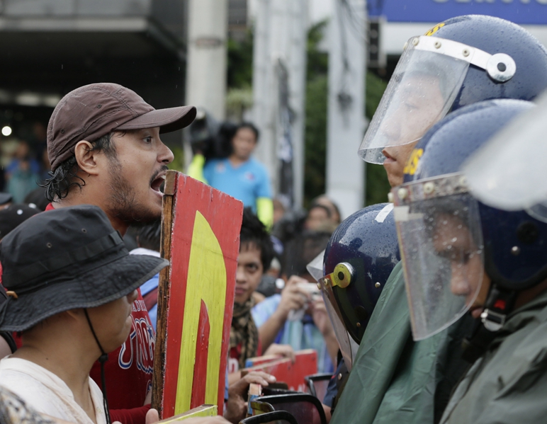 菲律宾民众街头"火烧"阿基诺三世