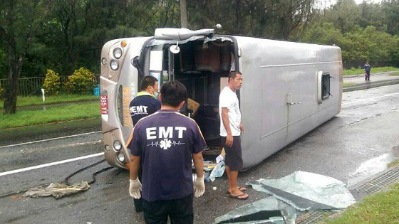 大陆游客在台湾遭遇车祸 1人死亡15人受伤