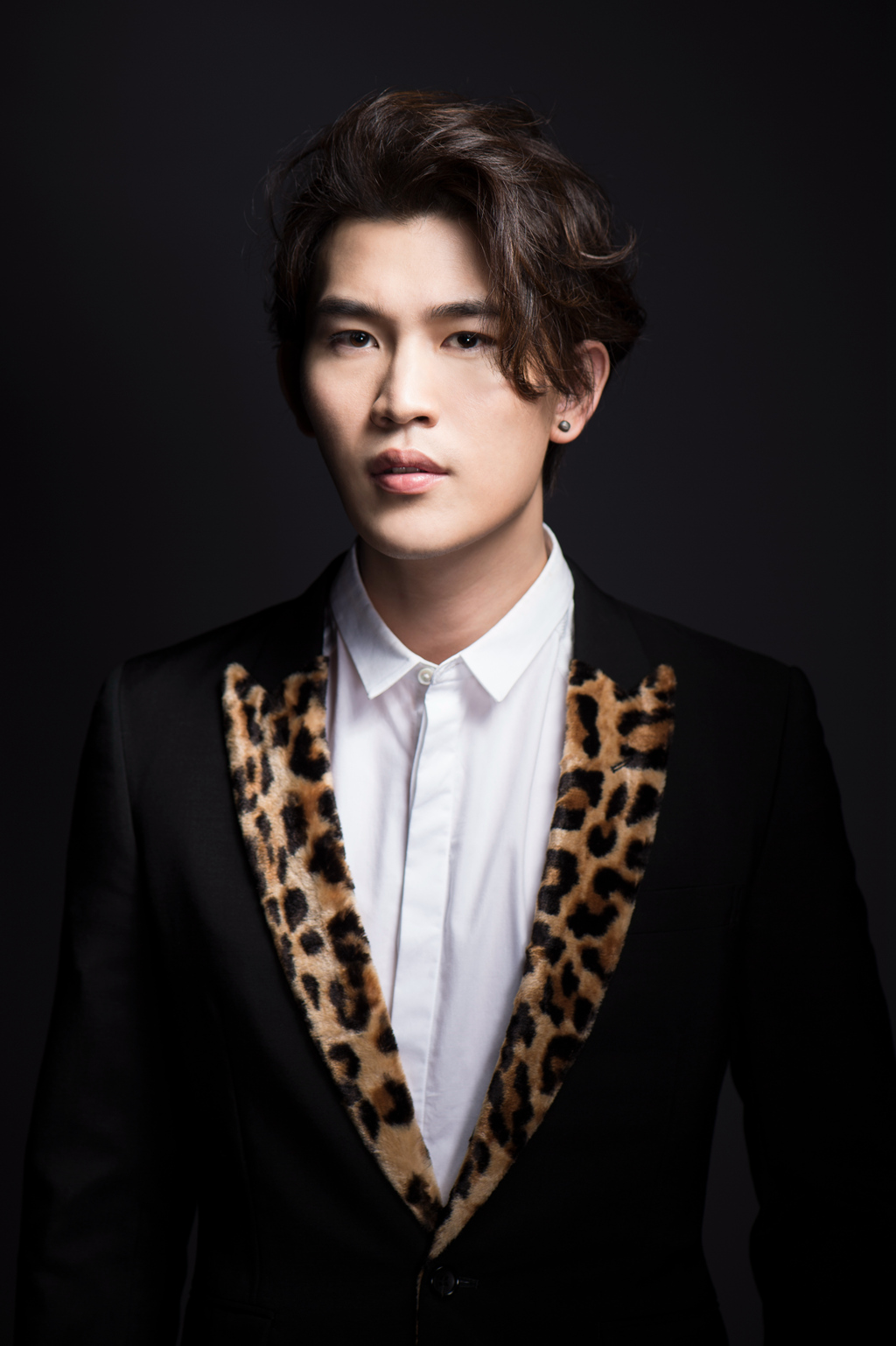 刘凤瑶《高贵与丑》强势来袭 摇滚唱腔获赞