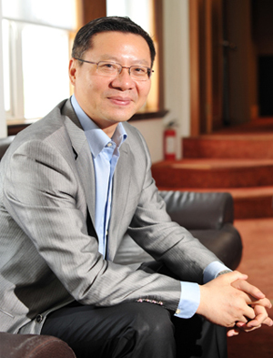张维为：复旦大学特聘教授、中国发展模式研究中心主任