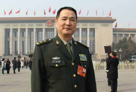 王洪光：原南京军区副司令员、中将
