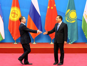 梅德韦杰夫出席上合总理峰会