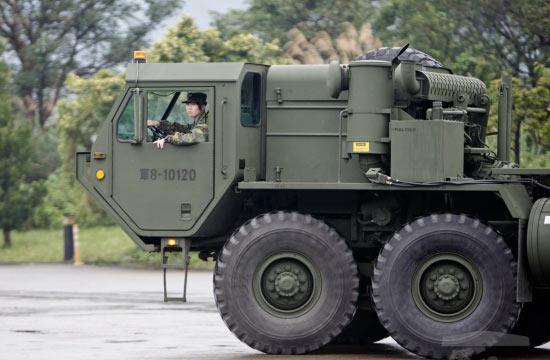 台军实弹射击70岁老炮还在坚持_军事_环球网