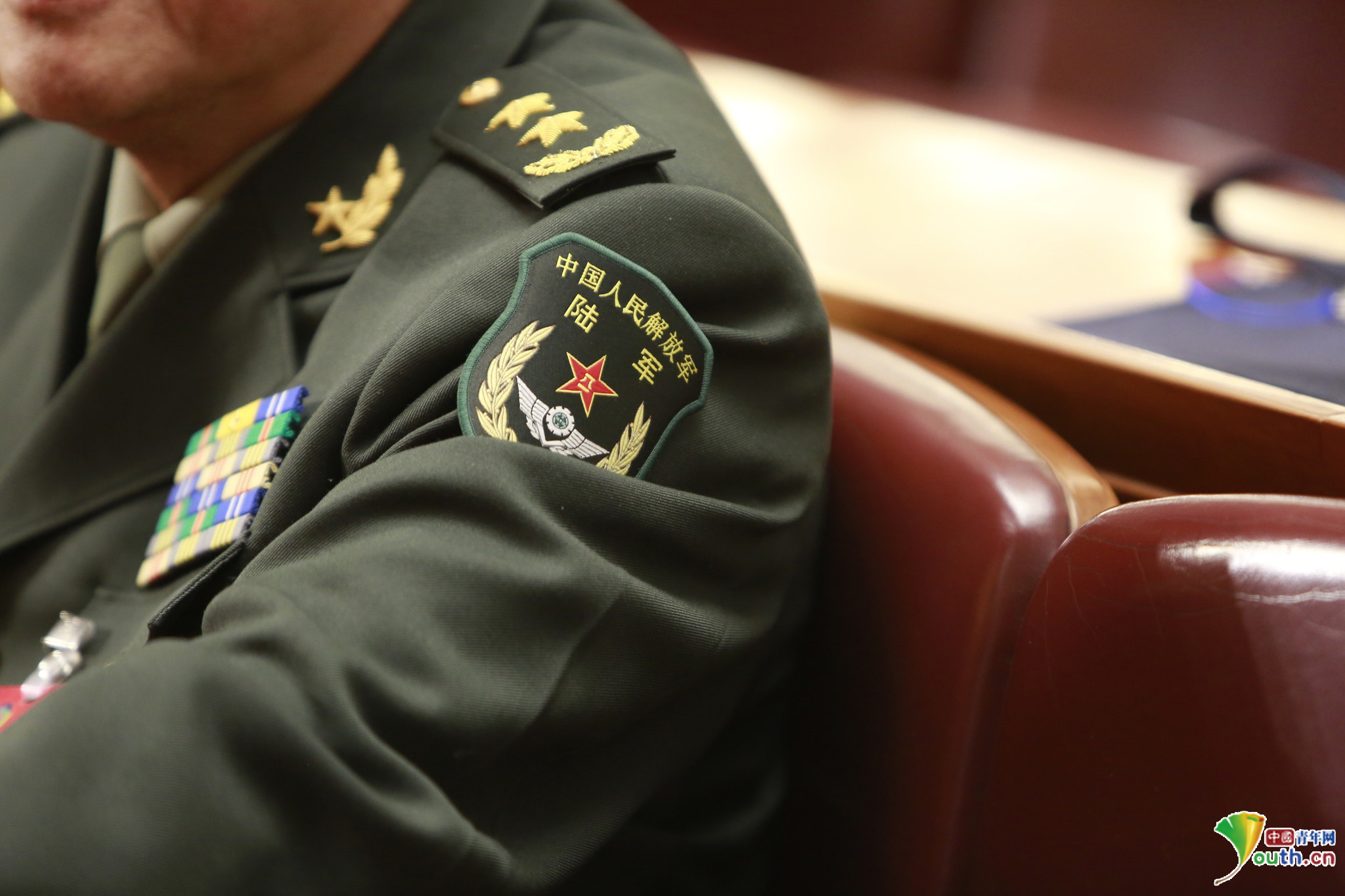 中国人民解放军陆军徽章.