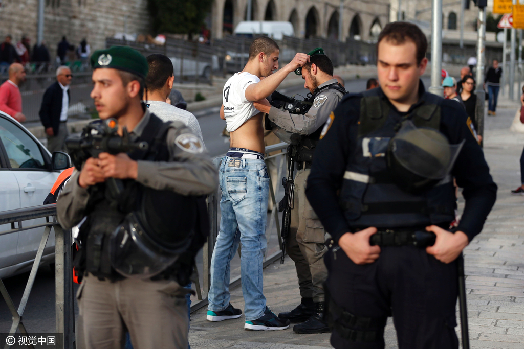 耶路撒冷频现袭击事件 以色列警察骑大马巡逻